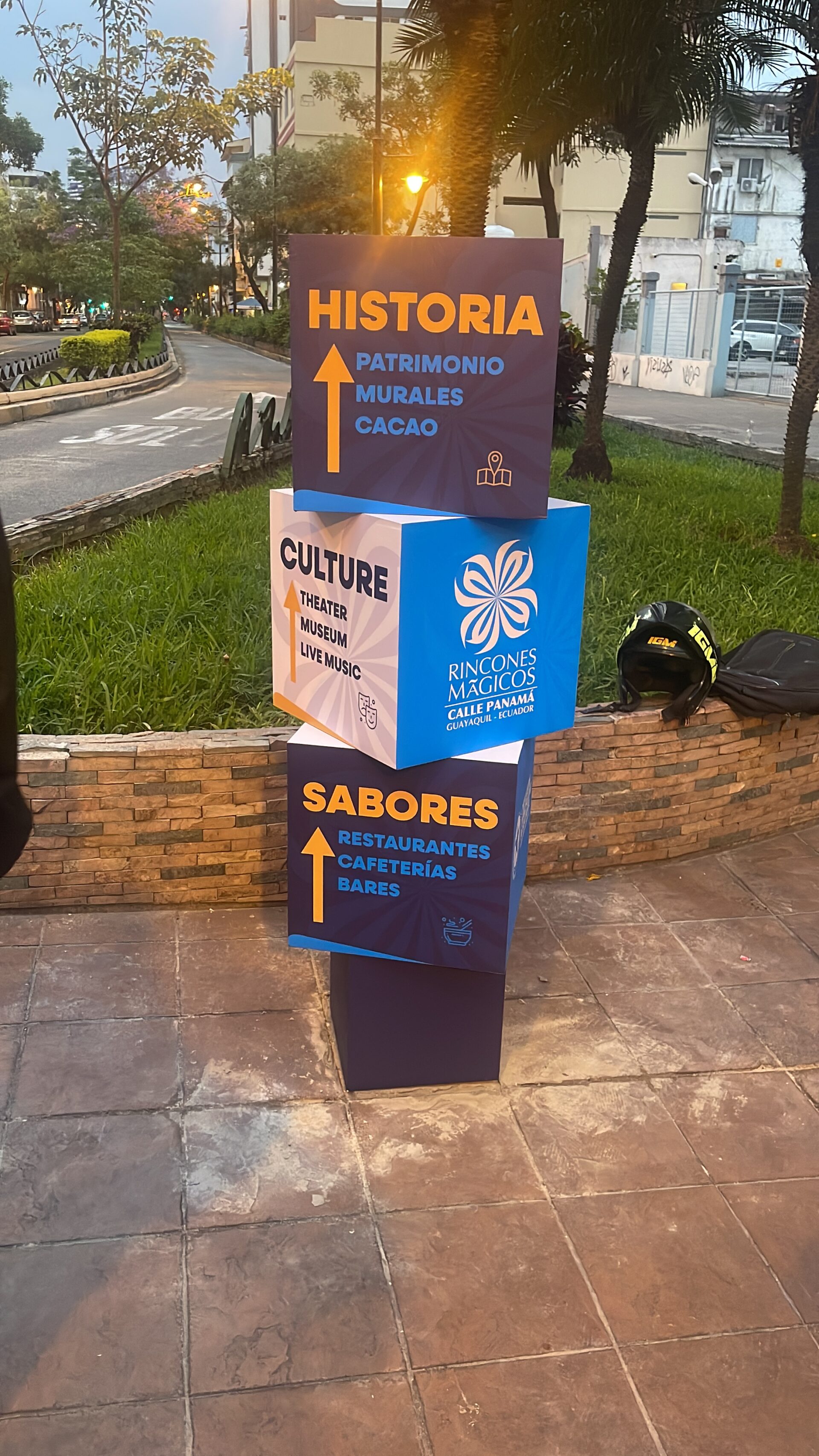 2. Totem Publicitario