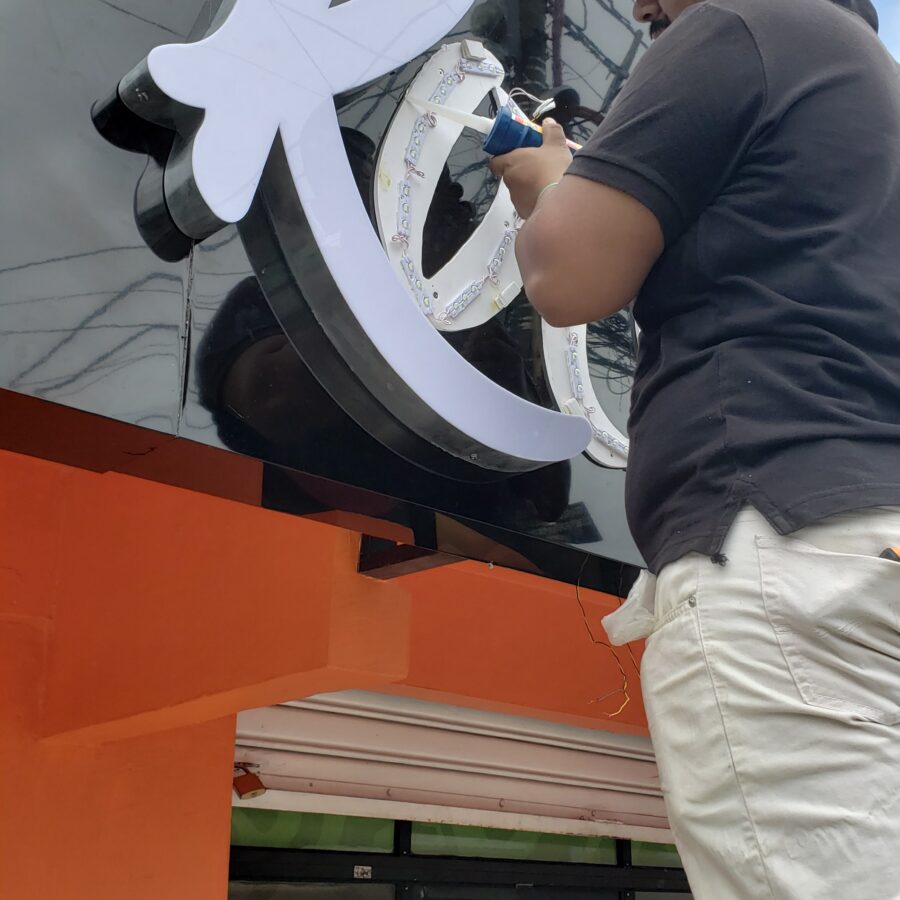 Mantenimiento e Instalación de Letreros
