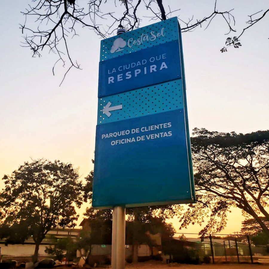 2. Totem Publicitario