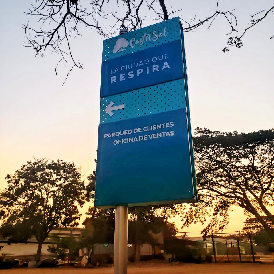 2. Totem Publicitario
