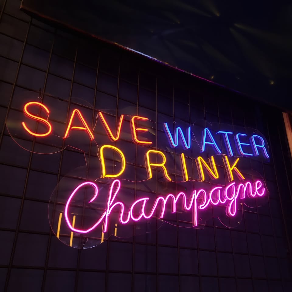 5. Letras Neon